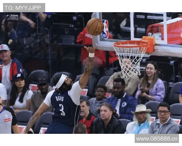 浓眉称赞弗拉格比赛理解力超龄能胜任一号位到五号位的防守任务 浓眉称赞弗拉格比赛理解力超龄能胜任一号位到五号位的防守任务