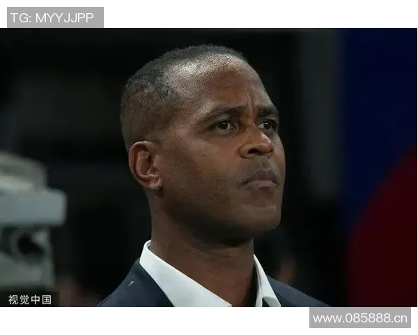 印尼主帅克鲁伊维特赛后情绪失控怒砸椅子眼眶泛红引发关注 印尼主帅克鲁伊维特赛后情绪失控怒砸椅子眼眶泛红引发关注