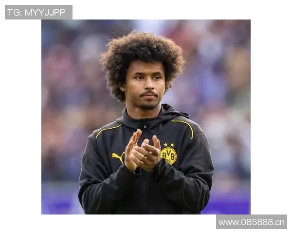 巴萨瞄准多特23岁前锋阿德耶米报价8000万欧元引发关注 巴萨瞄准多特23岁前锋阿德耶米报价8000万欧元引发关注