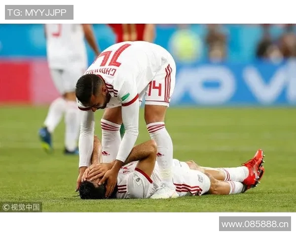 前裁判解析廷伯点球争议：身体接触延续至禁区上半身犯规更易被识别