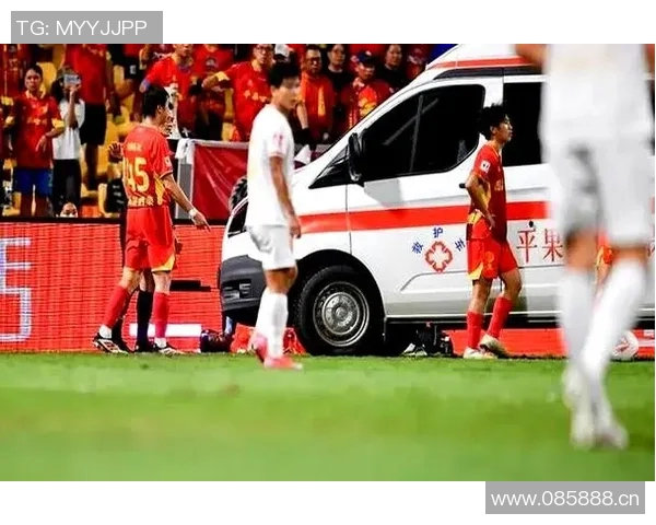 中甲激战引发重伤阿萨莫阿颈椎骨折黄威腓骨骨折悲剧发生