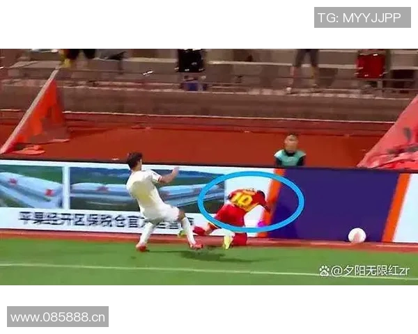 中甲激战引发重伤阿萨莫阿颈椎骨折黄威腓骨骨折悲剧发生 中甲激战引发重伤阿萨莫阿颈椎骨折黄威腓骨骨折悲剧发生