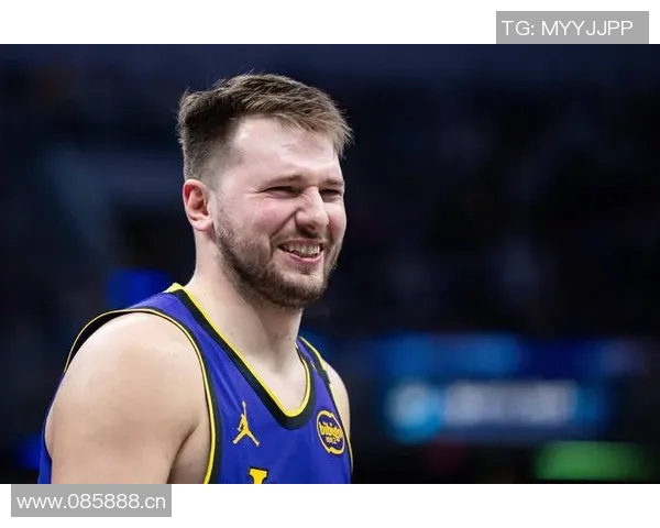 杨毅分析湖人战术选择认为詹姆斯影响东契奇表现宁愿全力支持东契奇