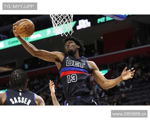 爱德华兹高效得分难救主球队失利全场19投11中砍下31分表现依旧亮眼