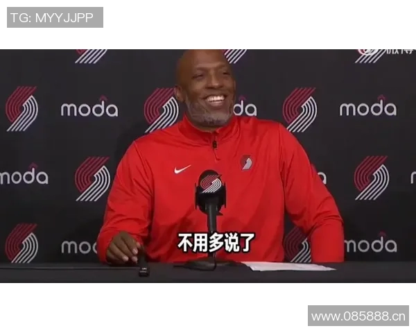 比卢普斯谈杨瀚森训练中的战术理解问题并提供详细指导 比卢普斯谈杨瀚森训练中的战术理解问题并提供详细指导