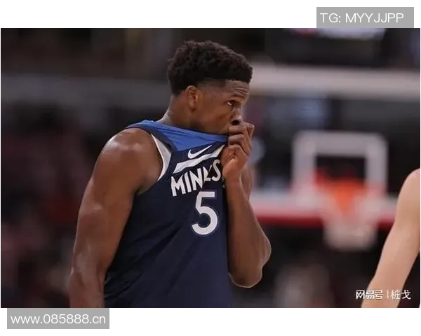 爱德华兹首节表现抢眼9投4中三分球命中率待提升 爱德华兹首节表现抢眼9投4中三分球命中率待提升