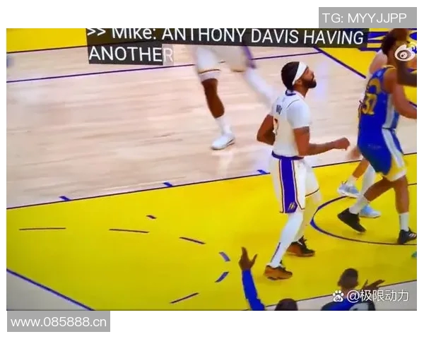 浓眉首节疑似崴脚退场4分4篮板1抢断望无大碍