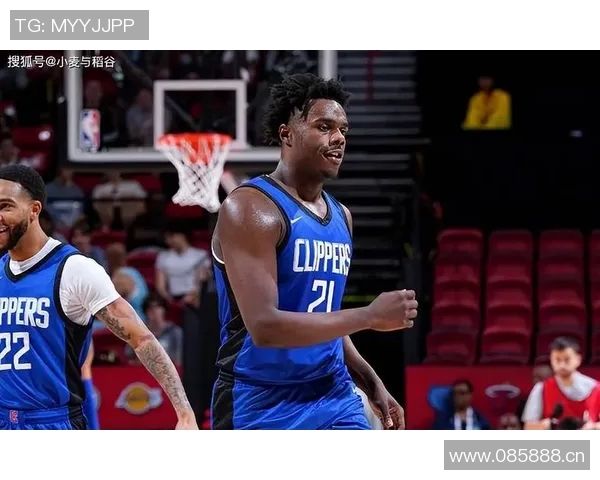 快船决定不执行科比布朗26至27赛季的479万球队选项 快船决定不执行科比布朗26至27赛季的479万球队选项