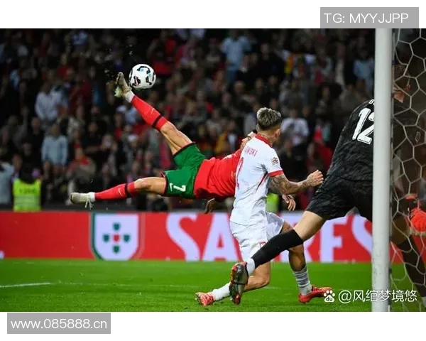 C罗倒钩惊艳全场球迷称其打破物理法则与时间静止的传奇瞬间 C罗倒钩惊艳全场球迷称其打破物理法则与时间静止的传奇瞬间