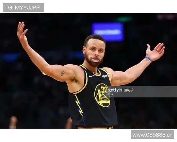 库里再展神勇远投绝技震撼全场证明自己依旧无敌