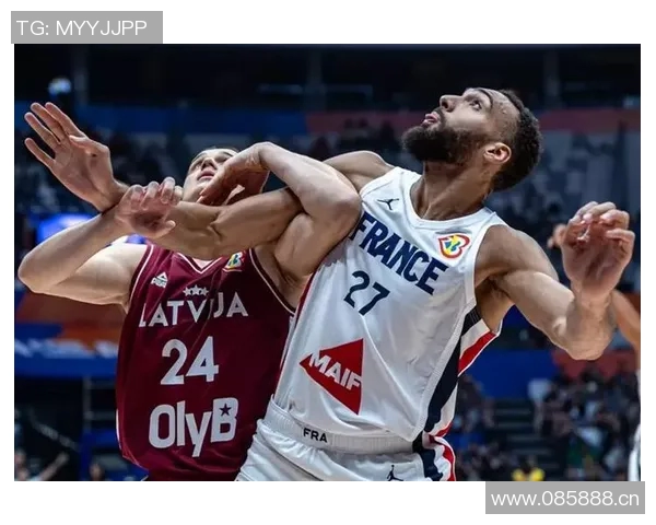 戈贝尔半场表现亮眼高效拿下10分9板3助攻1盖帽助力球队争胜