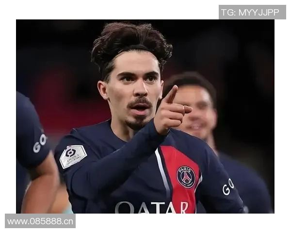 维蒂尼亚精准助攻阿什拉夫垫射破门助巴黎领先1-0 维蒂尼亚精准助攻阿什拉夫垫射破门助巴黎领先1-0