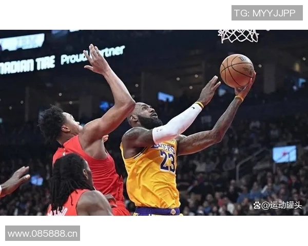 莫布里表现出色却难救主15投8中斩获21分11篮板5助攻三分球精准罚球失准