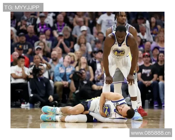 库里虽因伤缺阵但热情与小球迷互动合影展现亲和力