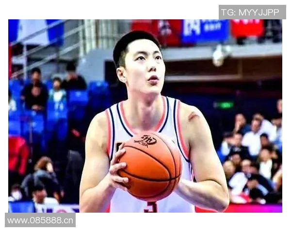 胡明轩状态低迷表现不佳11投仅3中三分球命中率低迷贡献10分7篮板4助攻